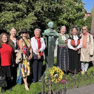 Her er noen av Oslo Kvinnesaksforenings medlemmer som hadde funnet veien.Her er noen av Oslo Kvinnesaksforenings medlemmer som hadde funnet veien.